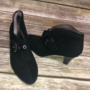 Life stride, size 6 1/2, black suede buckle
